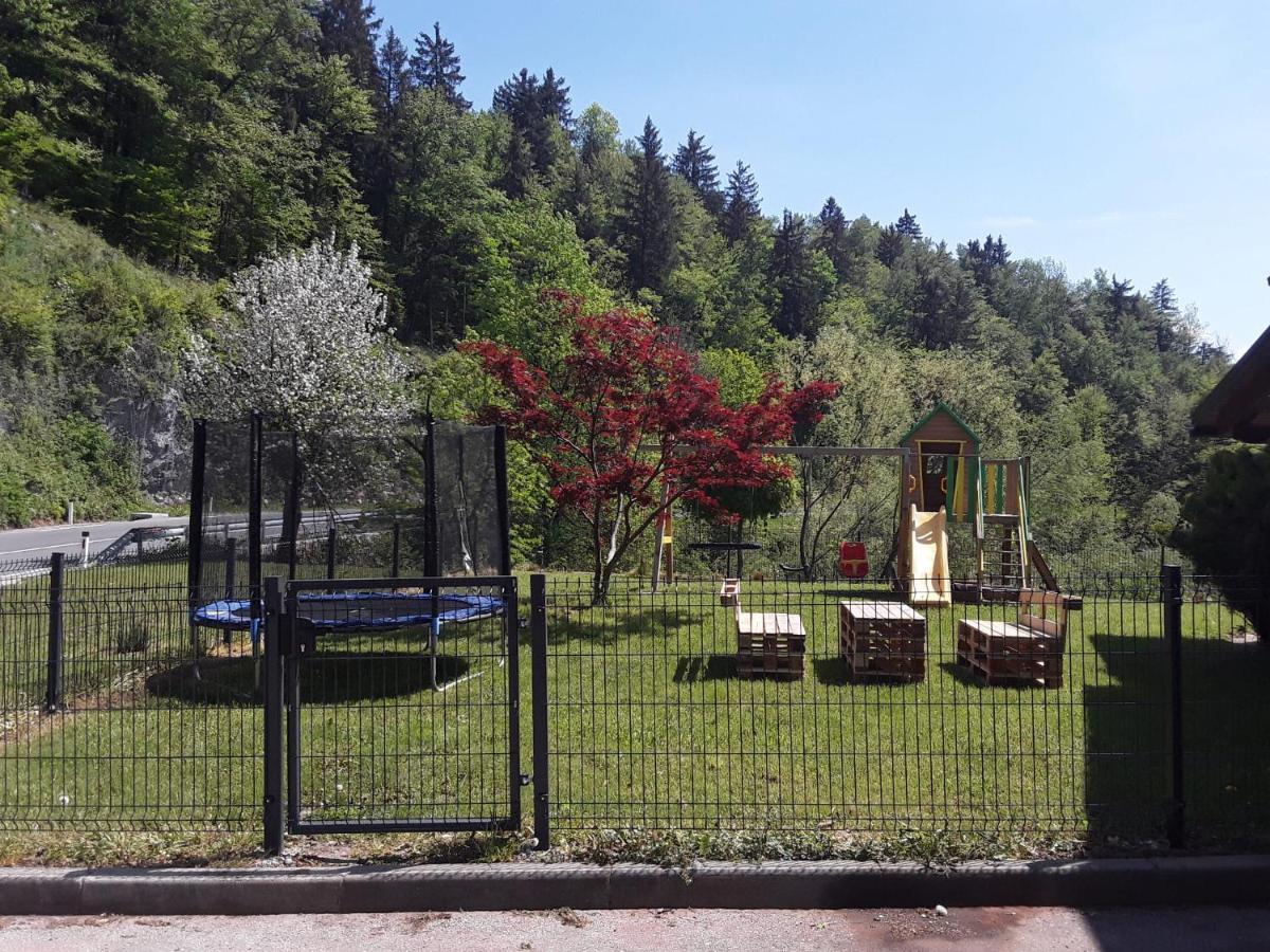 Apartmaji Tisa In Zana Rovte المظهر الخارجي الصورة
