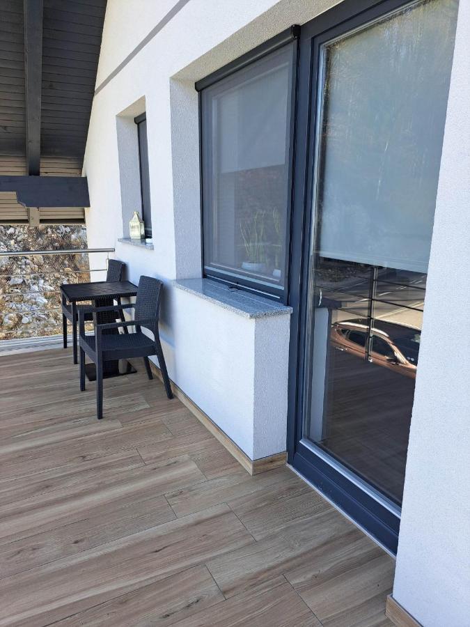 Apartmaji Tisa In Zana Rovte المظهر الخارجي الصورة
