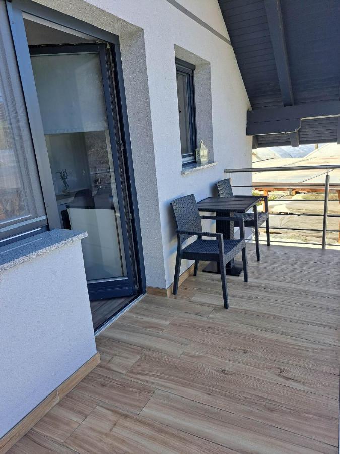Apartmaji Tisa In Zana Rovte المظهر الخارجي الصورة